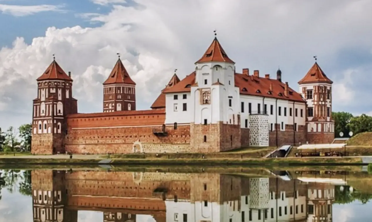Class Trip to Mir Castle